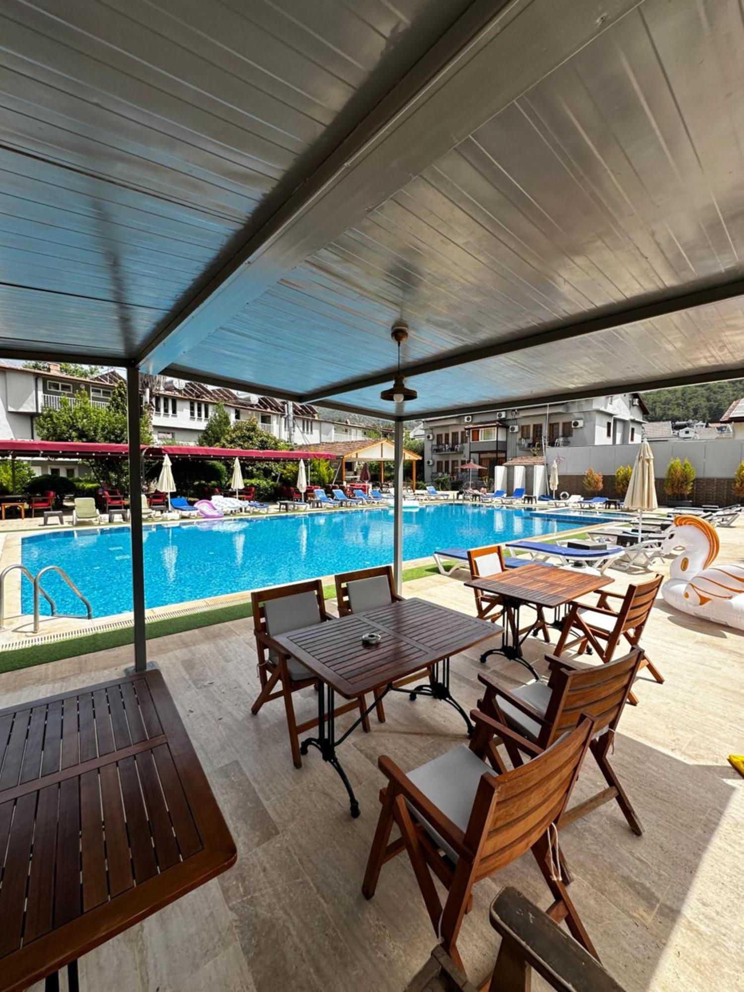 Carmina Hotel Ovacık Exteriér fotografie